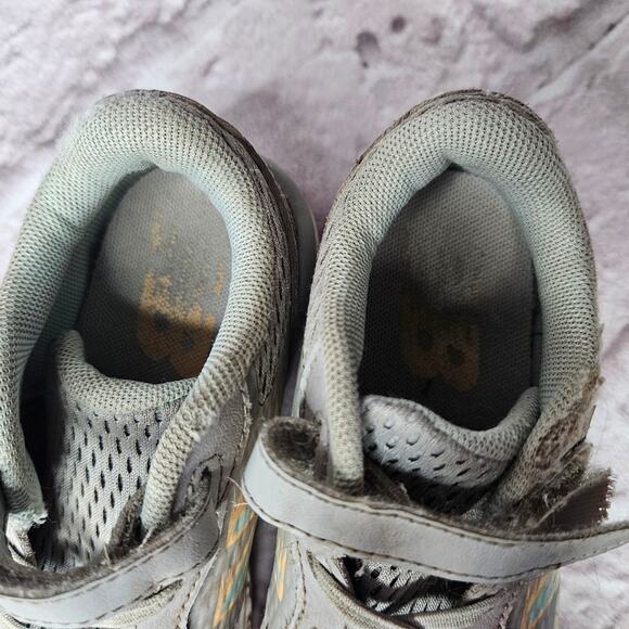 New Balance Girls Toddler Size 10 Sneakers Shoes Grey - Picture 8 of 8
